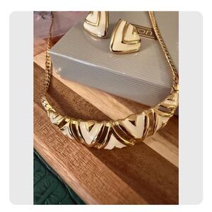 AVON Vintage Gold Tone and Cream Enamel Pendant Necklace And Earrings Set Signed